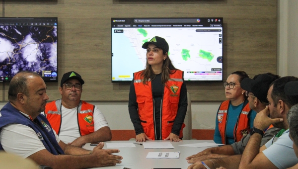 Prefeita Fernanda Hassem abre as reuniões do Comitê de Crise com as instituições e anuncia medidas de prevenção alagação do Rio Acre no município